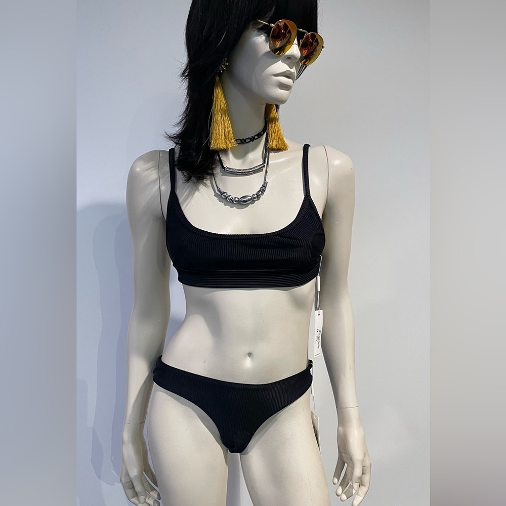 Frankie’s Bikinis (TOP ONLY) - Picture 2 of 5